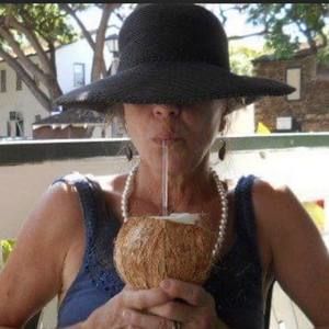 Meet your Posher, Pauline